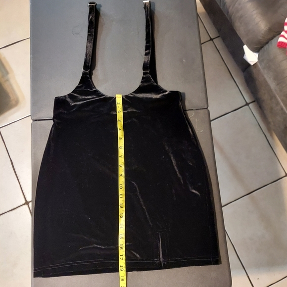 Emory Park black velvet dress - Picture 2 of 4